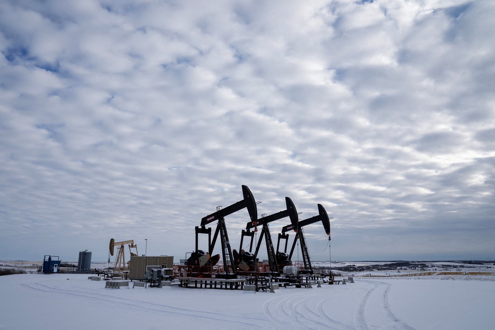 Oil Prices Climb as Winter Storm Disrupts U.S. Supply
