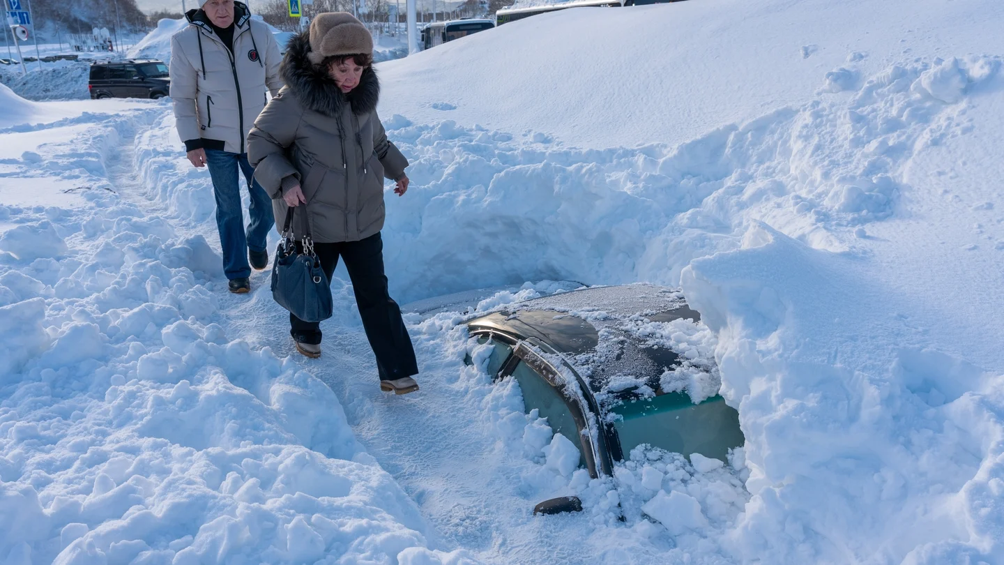 Moscow Buried in Heaviest Snowfall in Over 200 Years