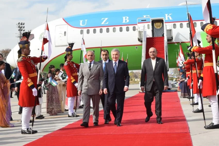 Uzbek President Mirziyoyev Arrives in Islamabad for Two-Day State Visit